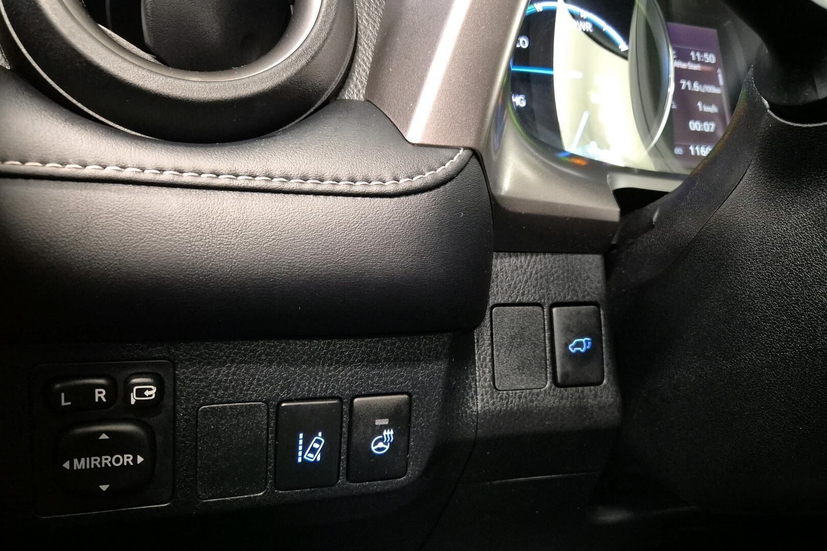 Toyota RAV4 iso kuva 22