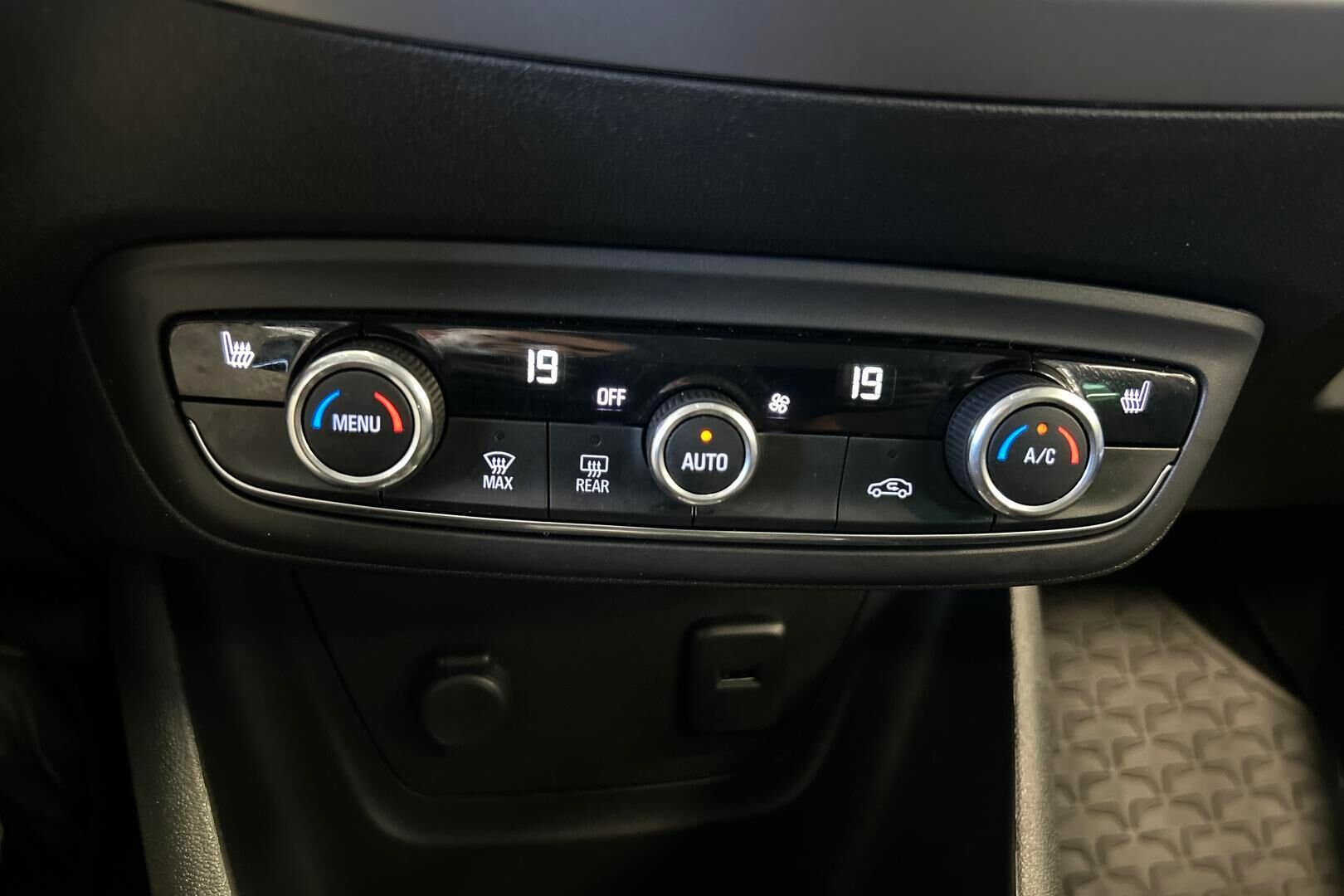 Opel Crossland X iso kuva 17