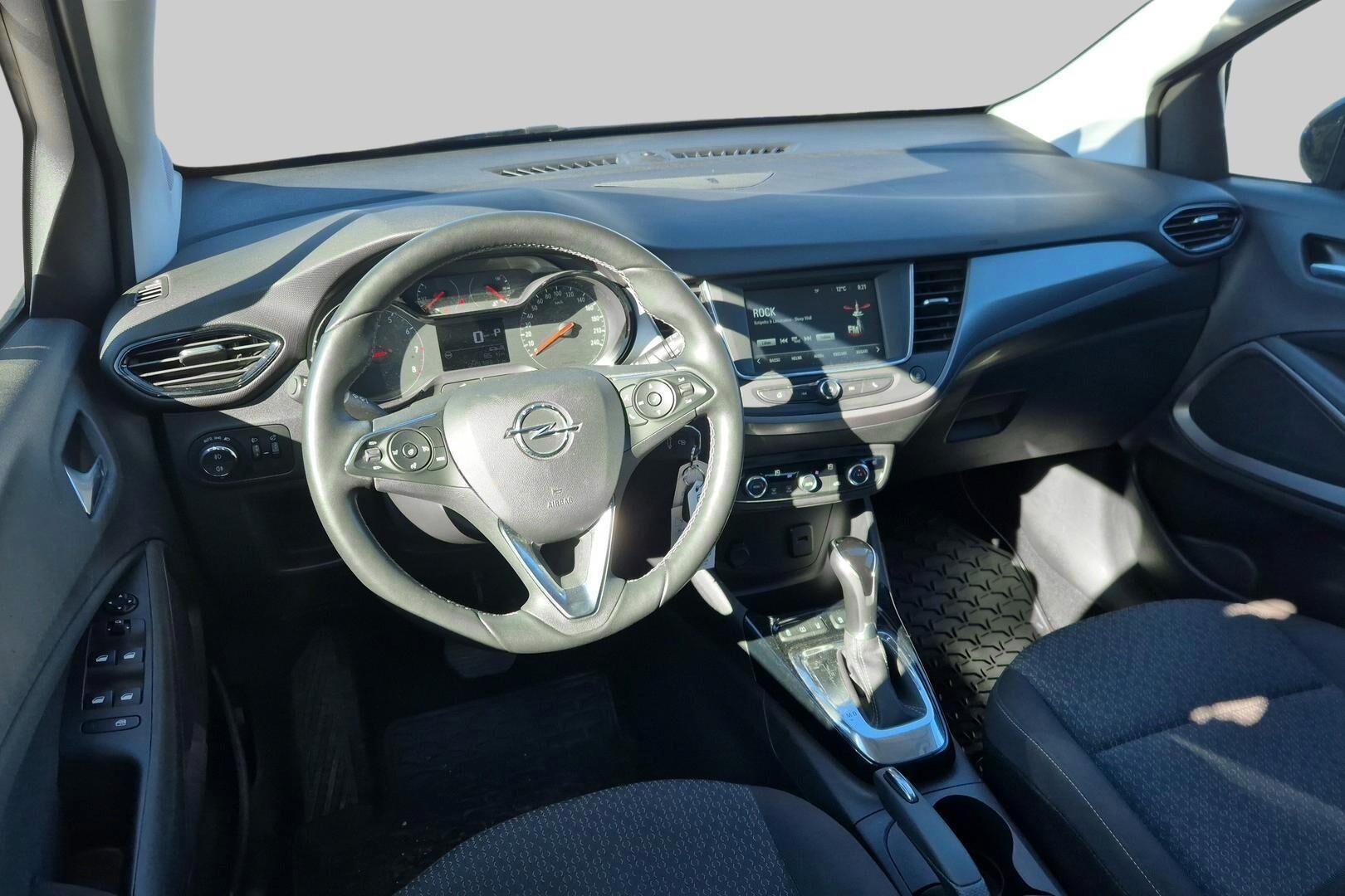 Opel Crossland X iso kuva 2
