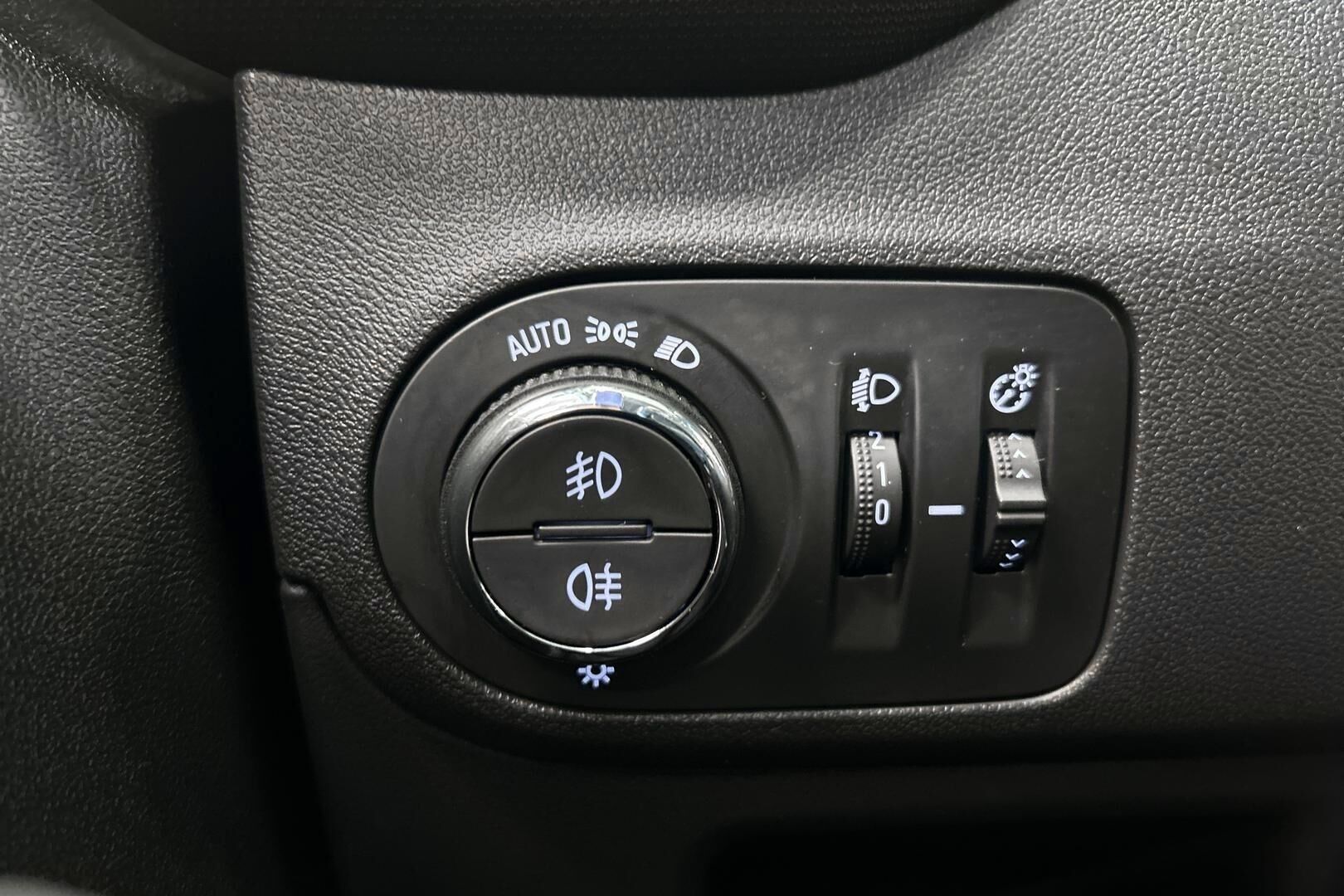 Opel Crossland X iso kuva 21