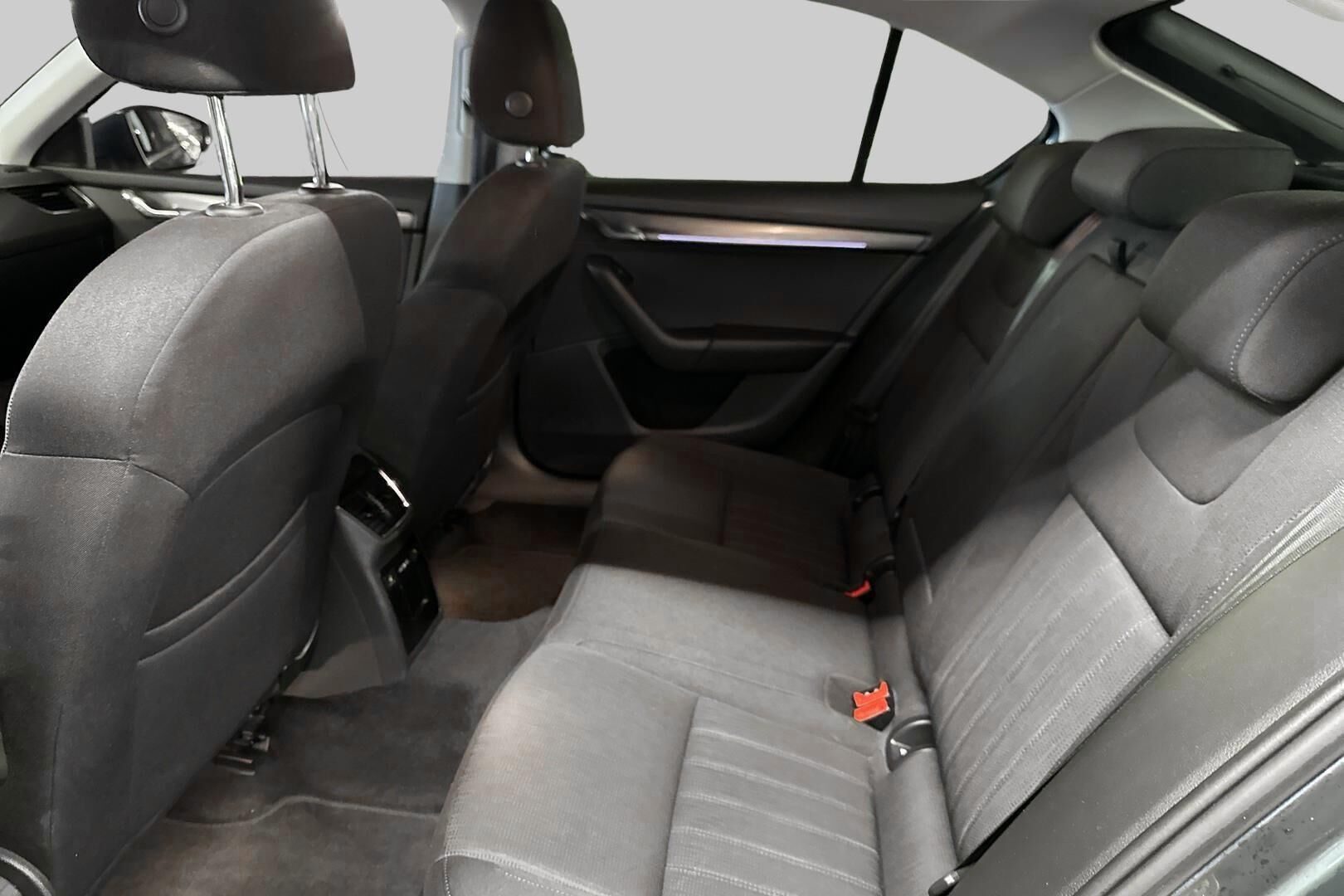 Skoda Octavia iso kuva 10