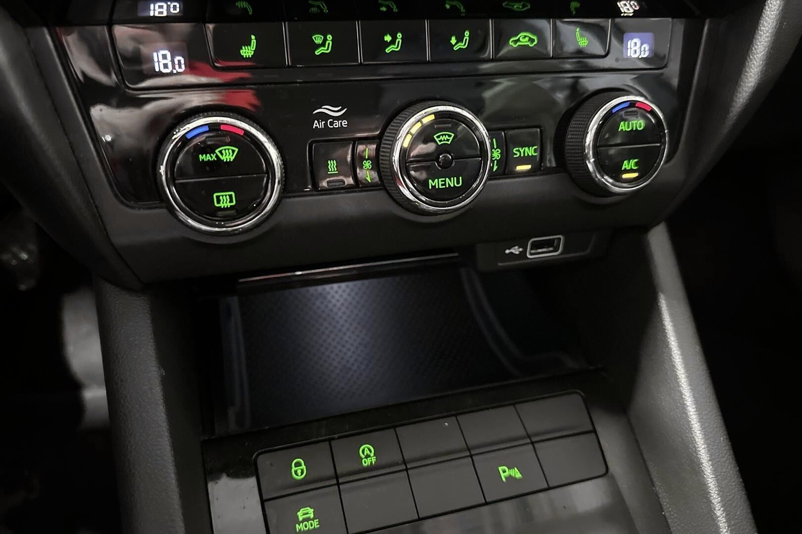 Skoda Octavia iso kuva 18