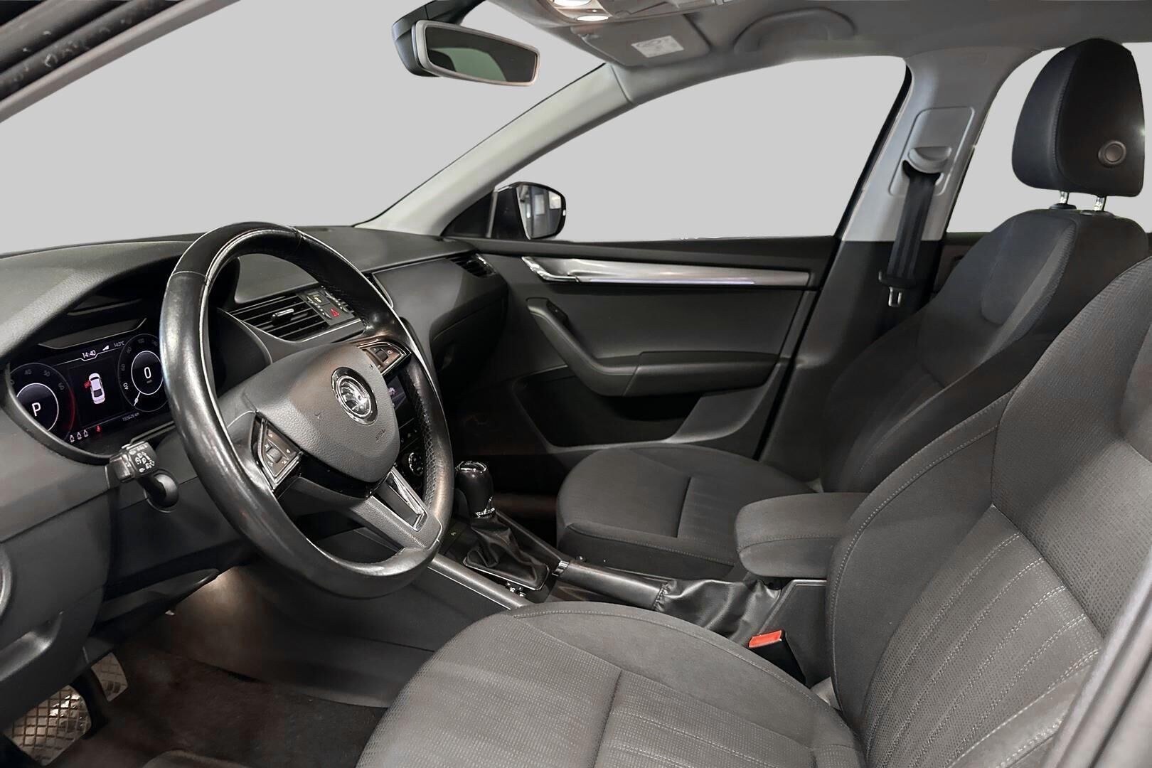 Skoda Octavia iso kuva 9
