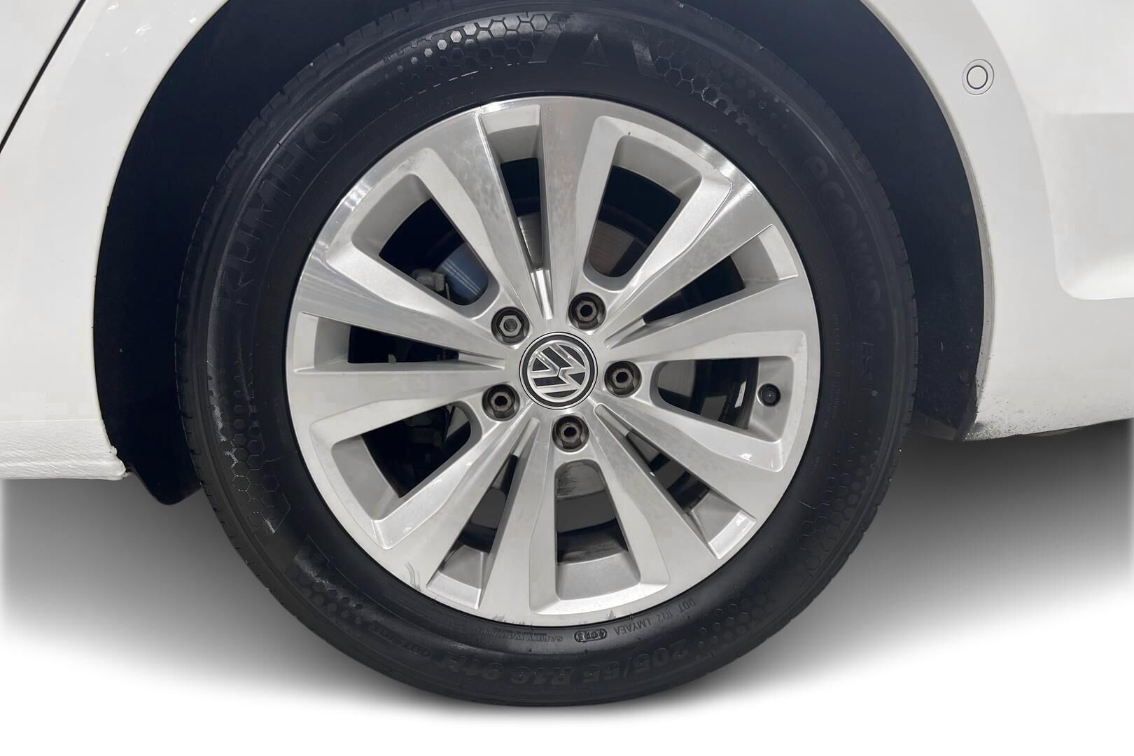 Volkswagen Golf iso kuva 13