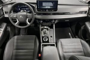 Mitsubishi Outlander esikatselu 8