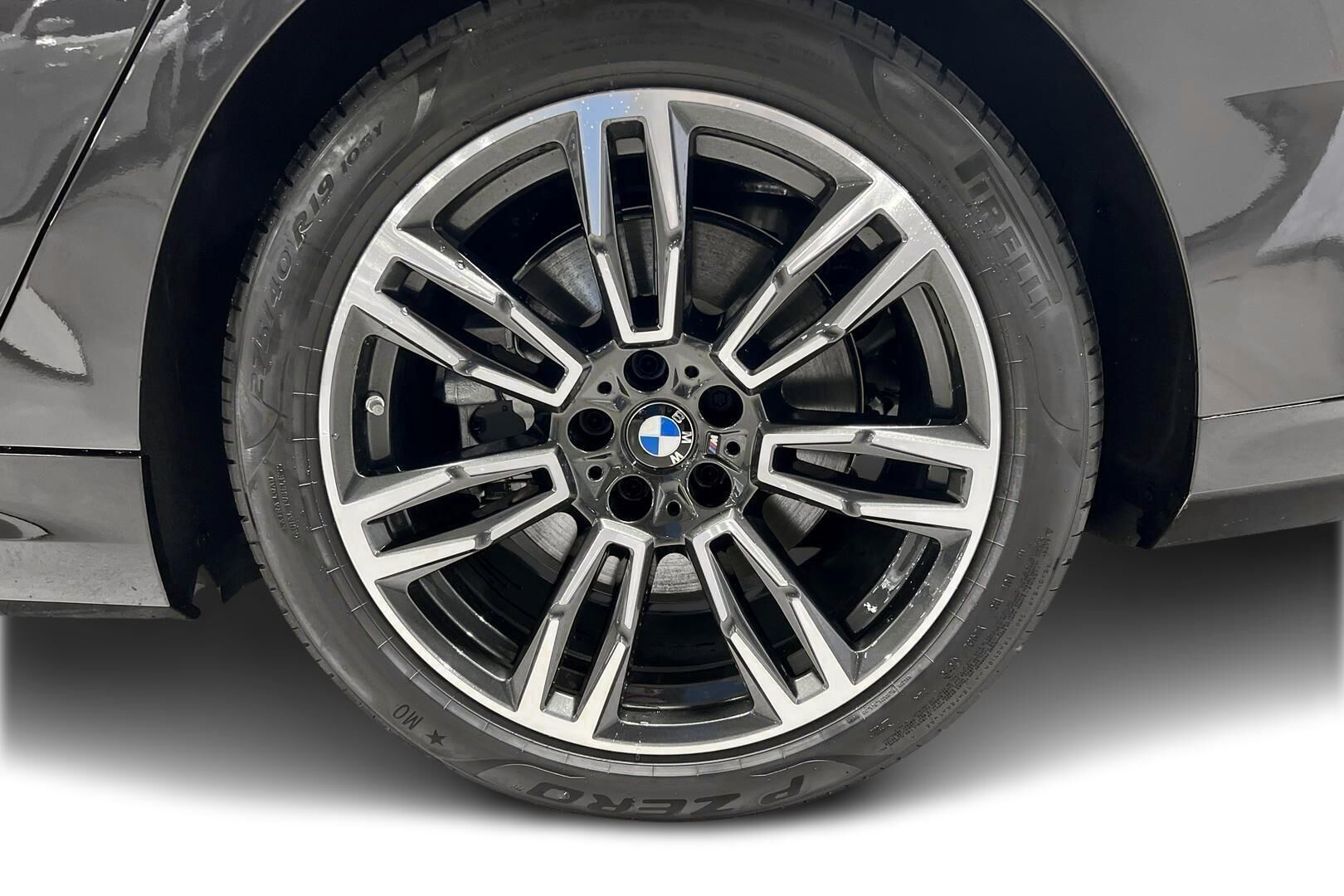 BMW i5 iso kuva 12
