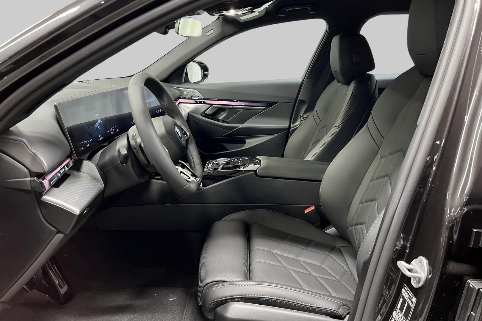 BMW i5 iso kuva 8