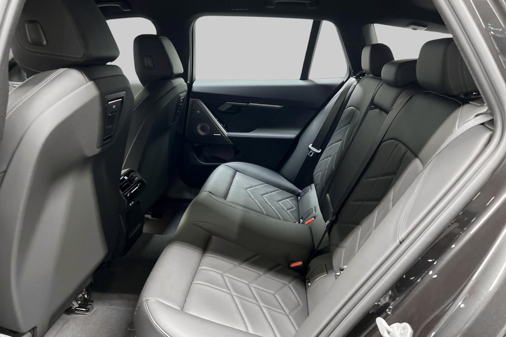 BMW i5 iso kuva 9