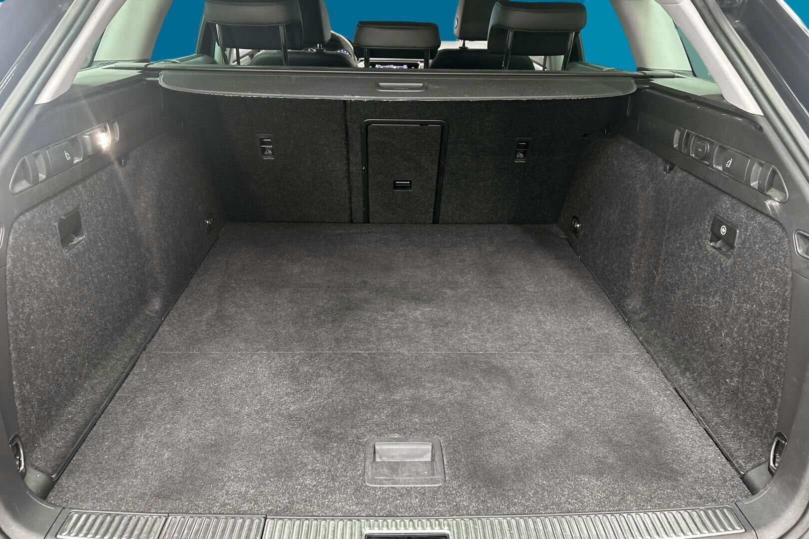 Skoda Superb iso kuva 12