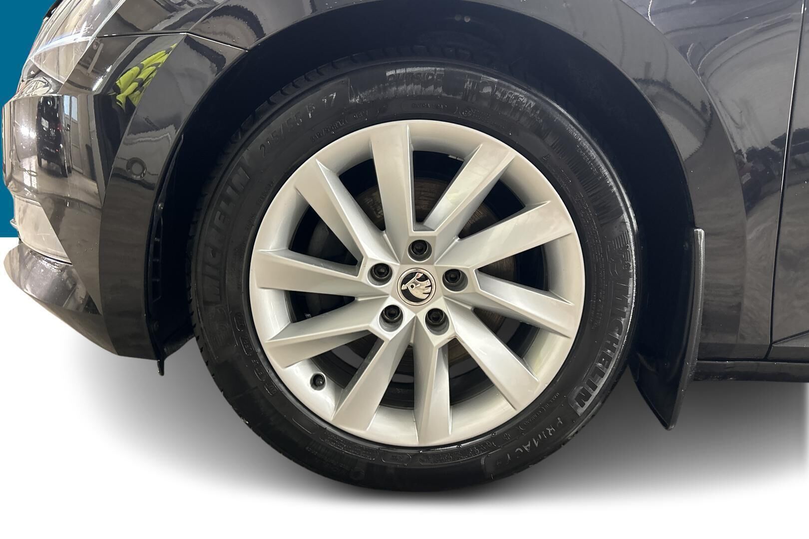 Skoda Superb iso kuva 13