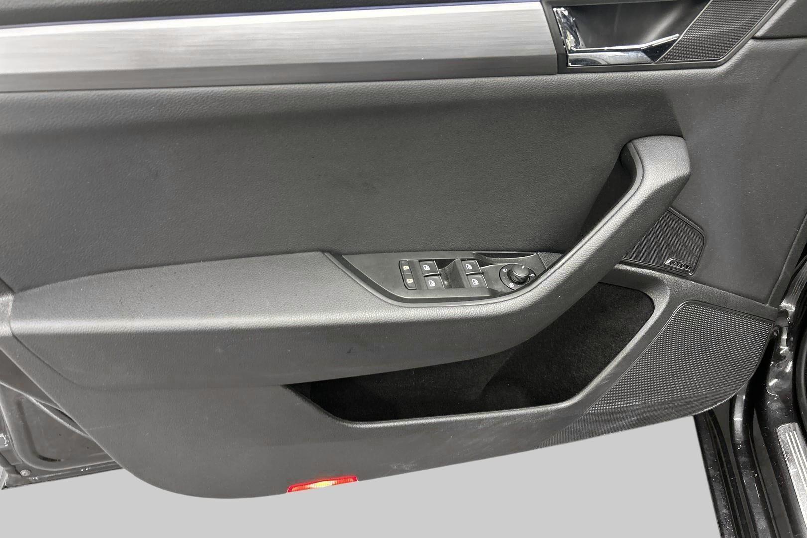 Skoda Superb iso kuva 14