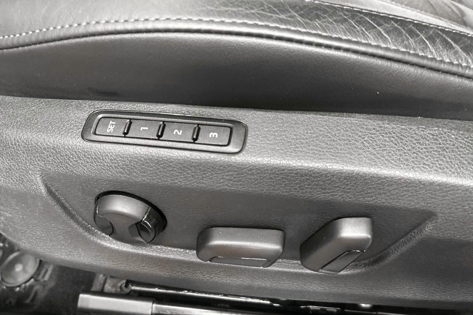 Skoda Superb iso kuva 16