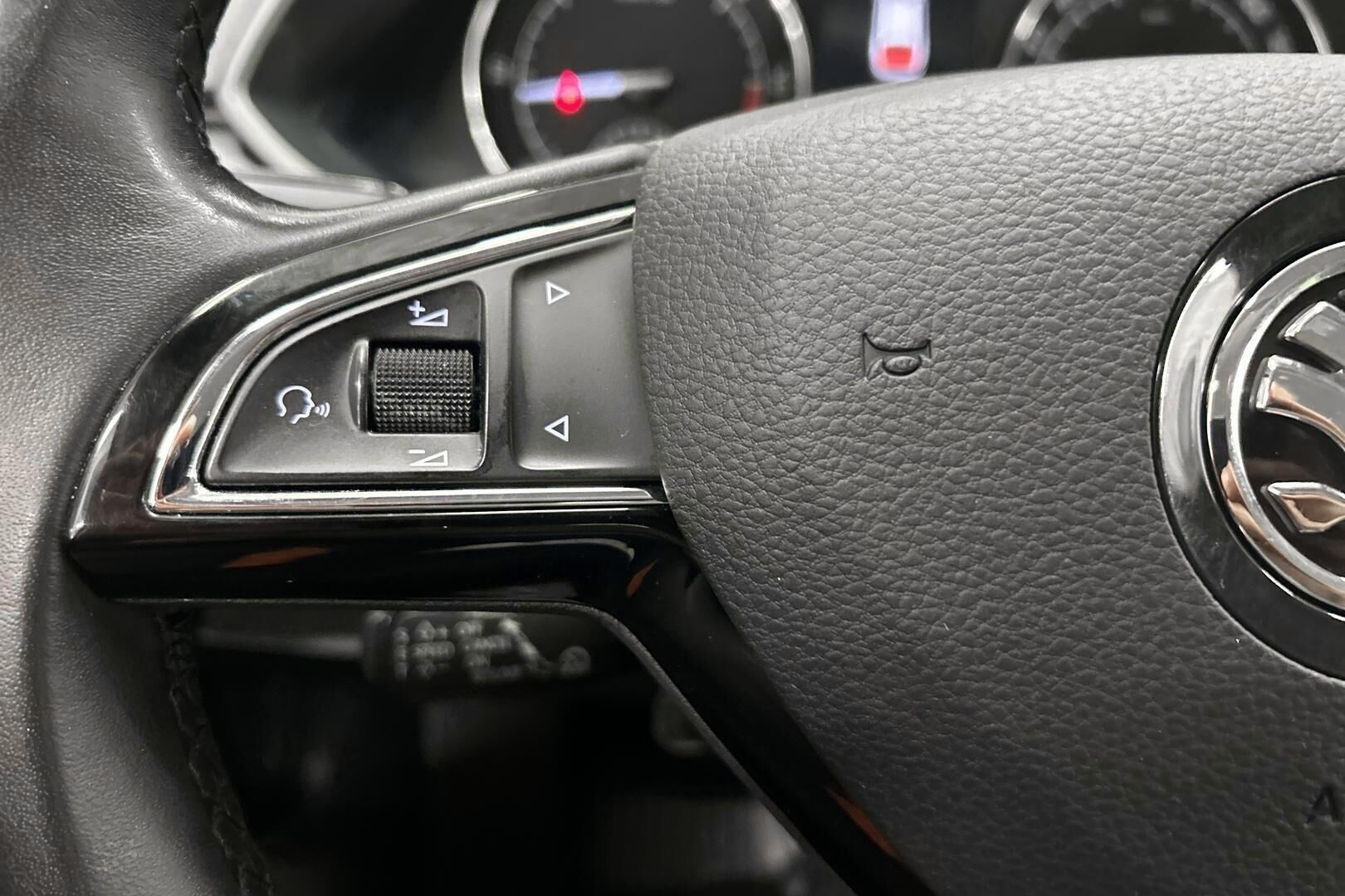 Skoda Superb iso kuva 18