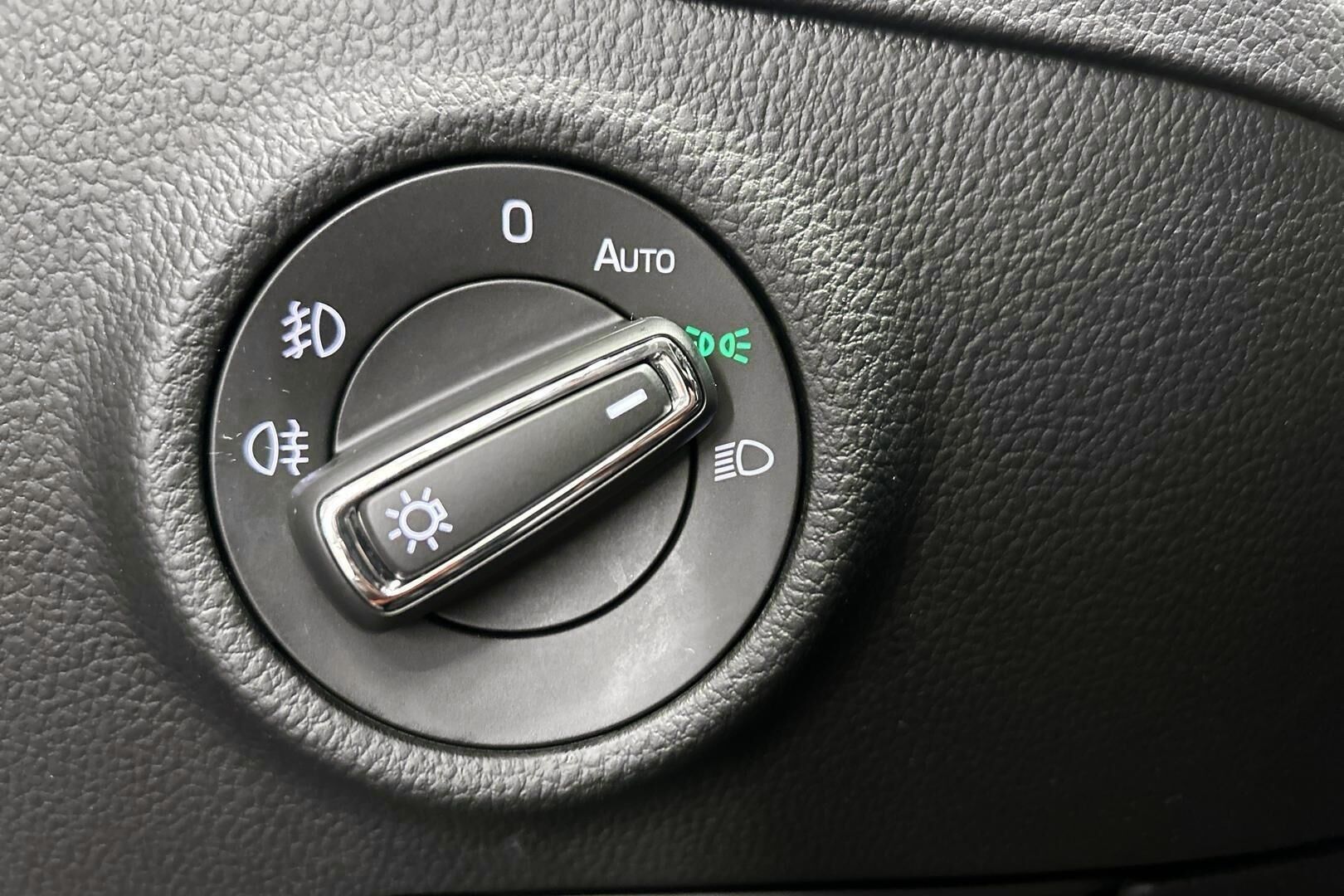Skoda Superb iso kuva 19