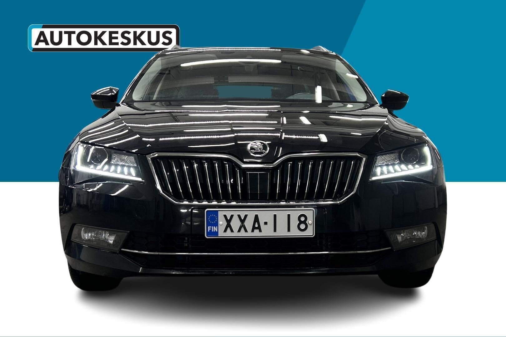 Skoda Superb iso kuva 2