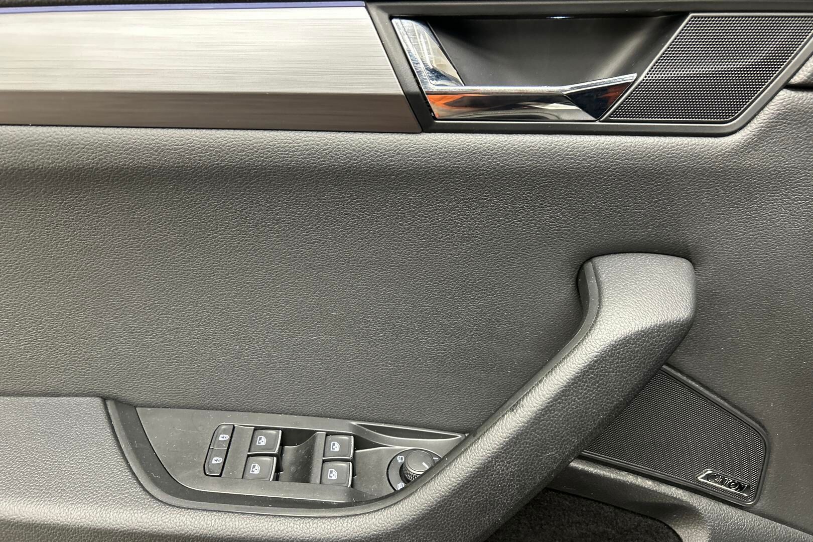 Skoda Superb iso kuva 20