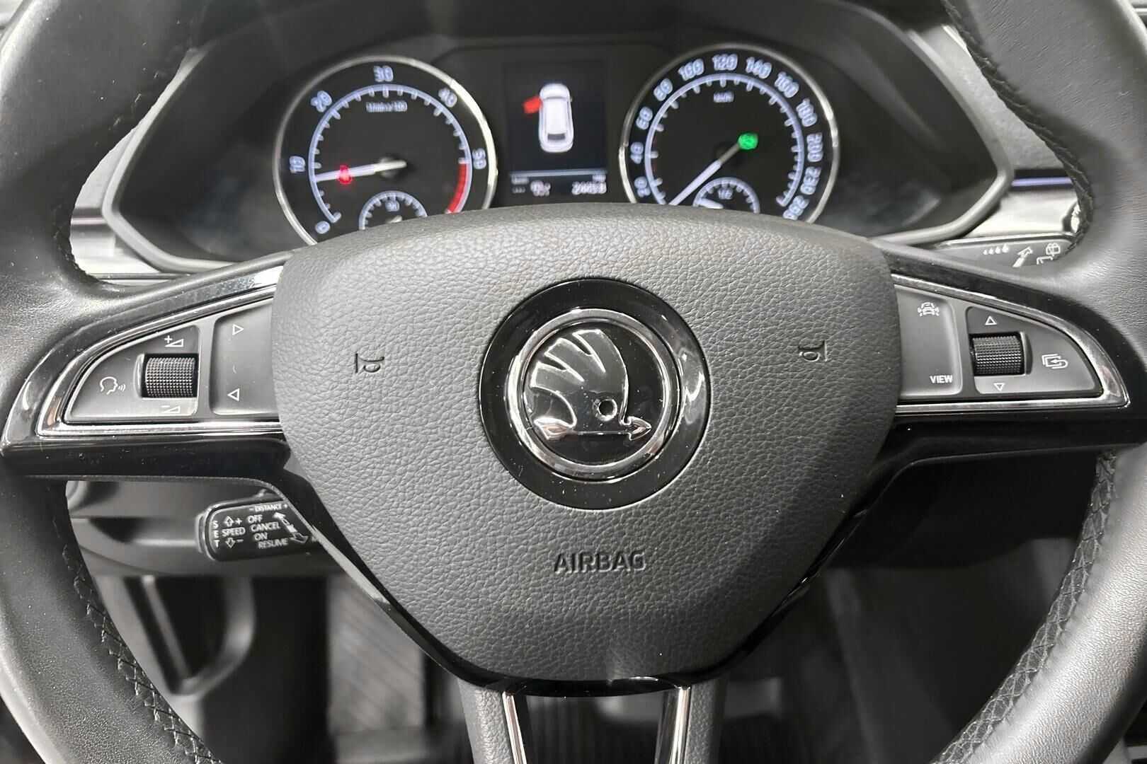 Skoda Superb iso kuva 21