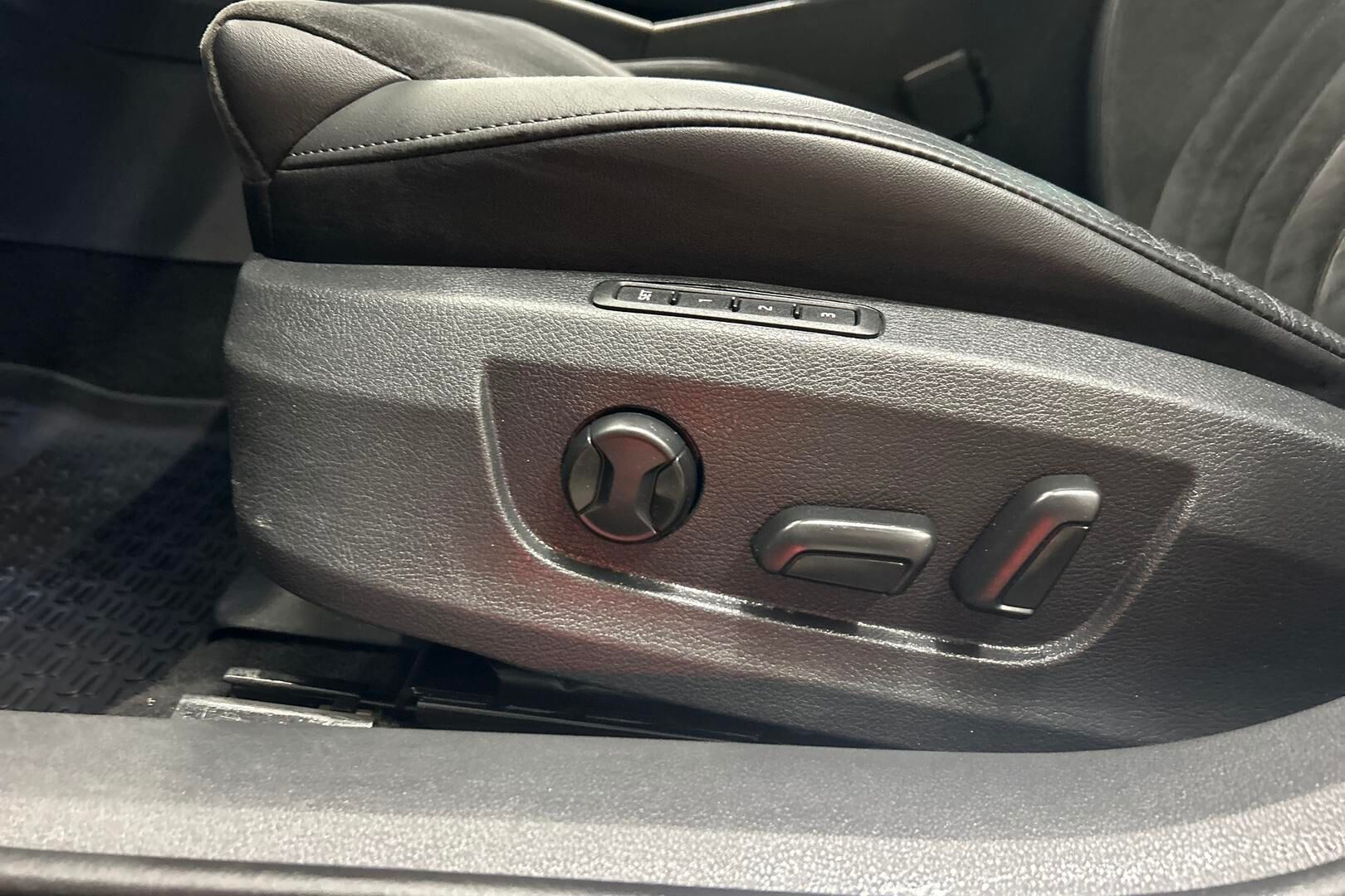 Skoda Superb iso kuva 21