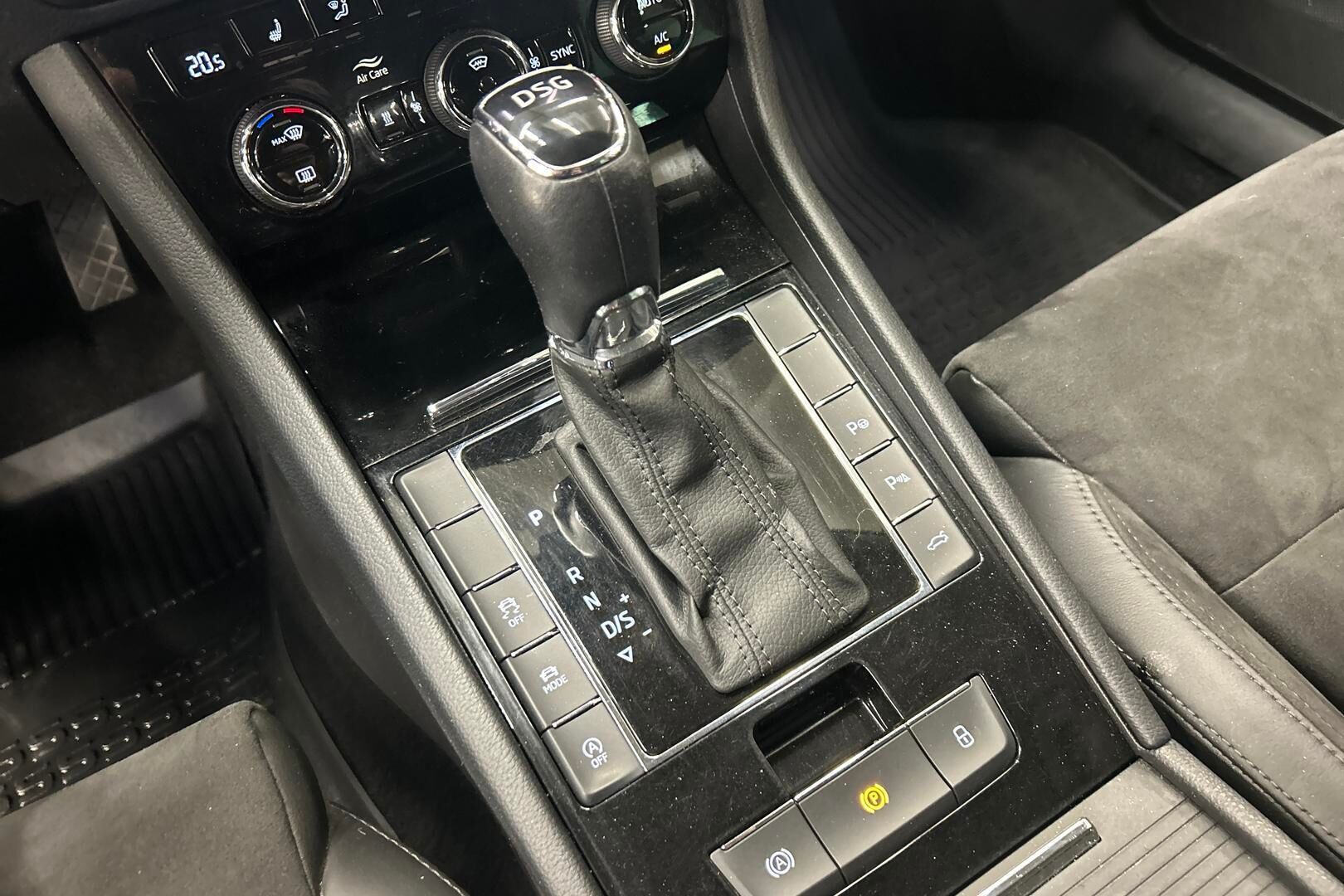 Skoda Superb iso kuva 25