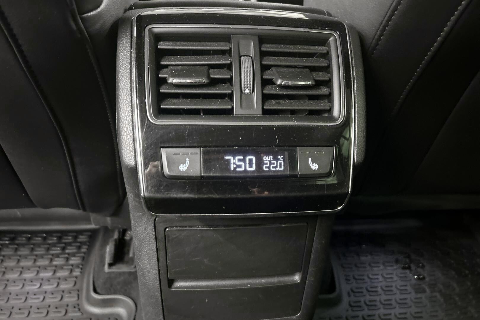 Skoda Superb iso kuva 26