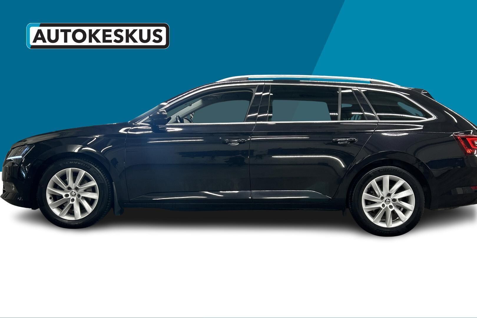 Skoda Superb iso kuva 8