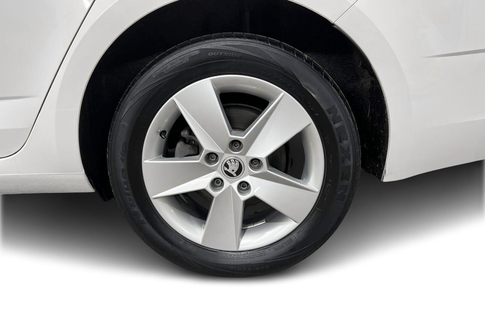 Skoda Octavia iso kuva 13