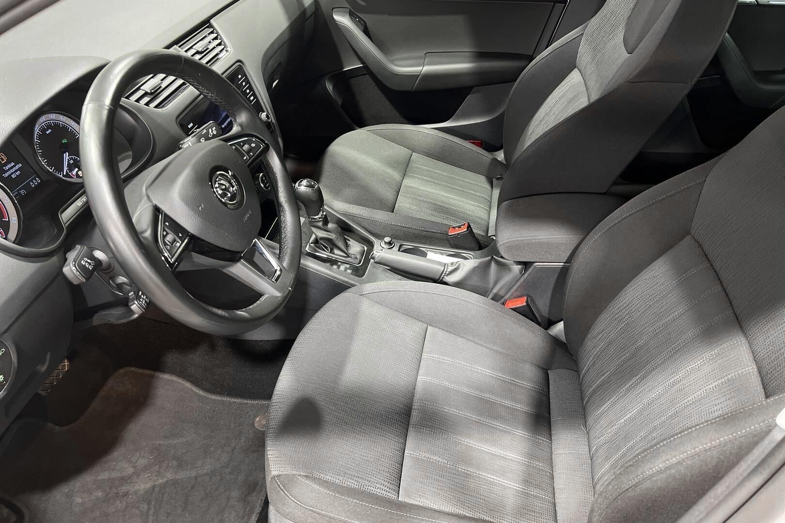 Skoda Octavia iso kuva 9