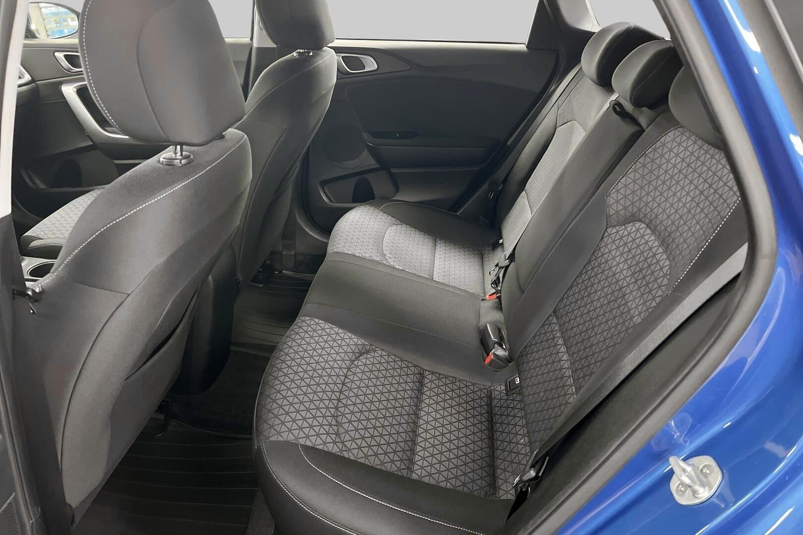 Kia Ceed iso kuva 10