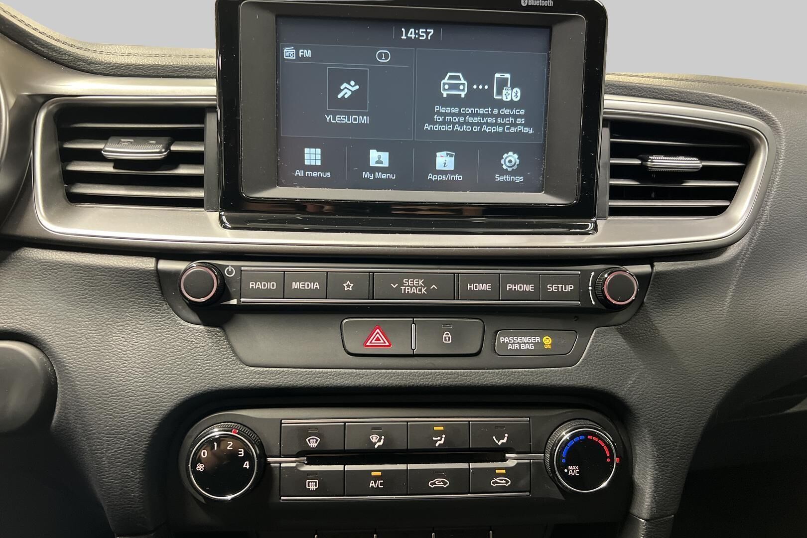 Kia Ceed iso kuva 15