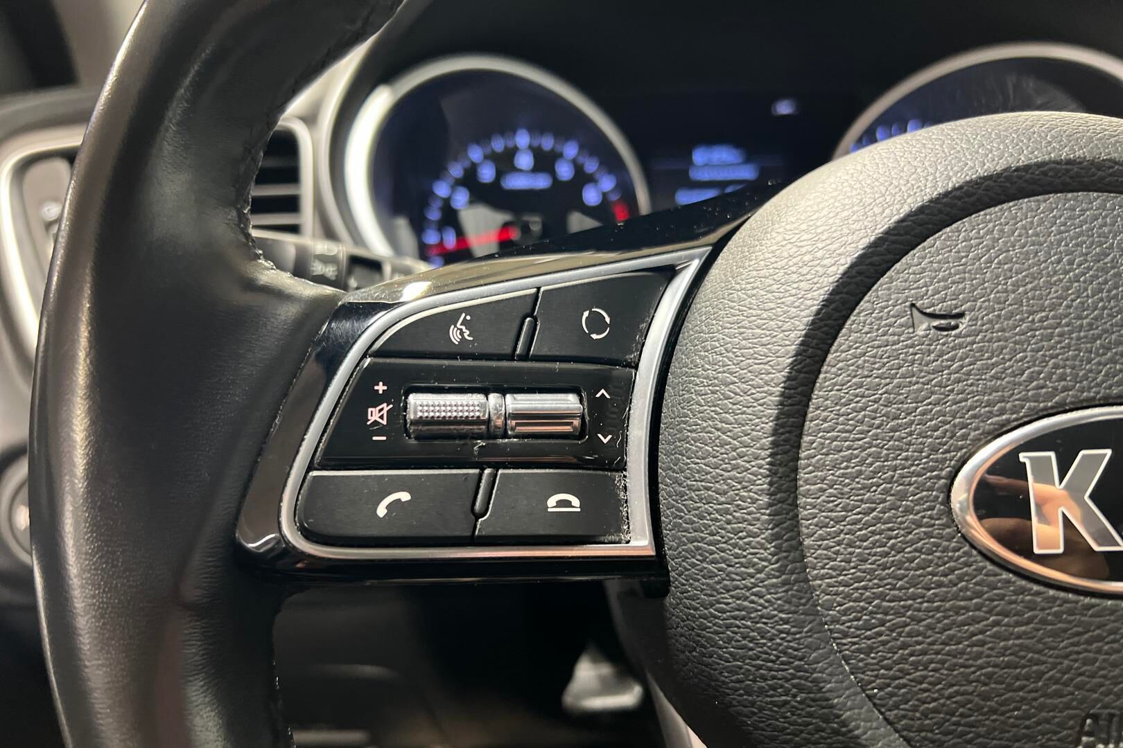 Kia Ceed iso kuva 16