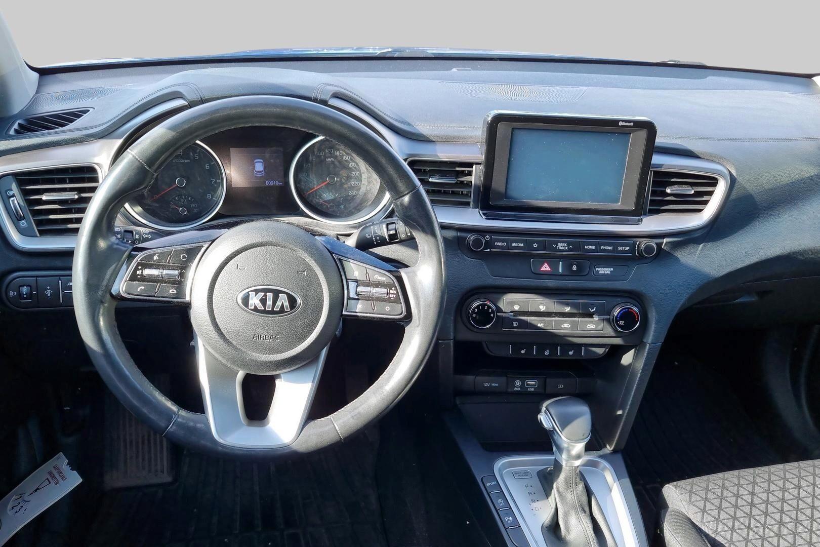 Kia Ceed iso kuva 2