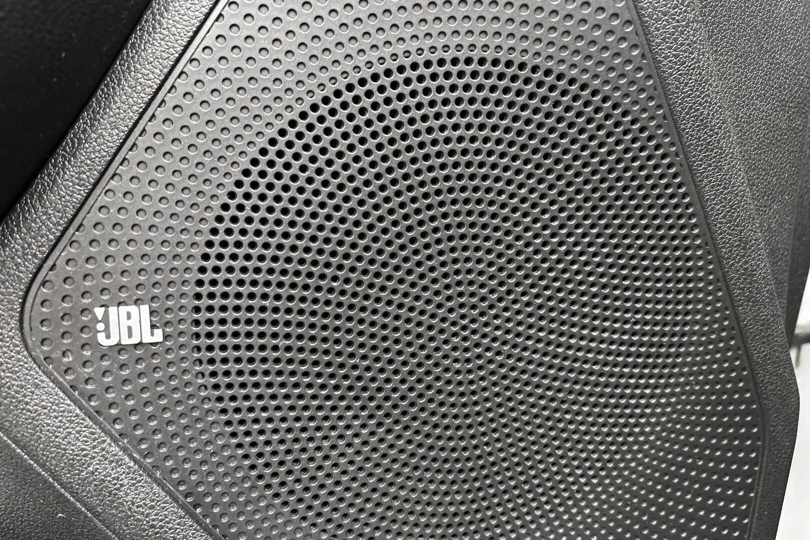 Kia Niro plug-in iso kuva 15