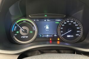 Kia Niro plug-in esikatselu 19