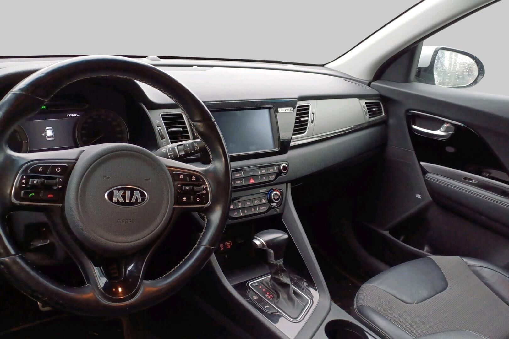 Kia Niro plug-in iso kuva 1