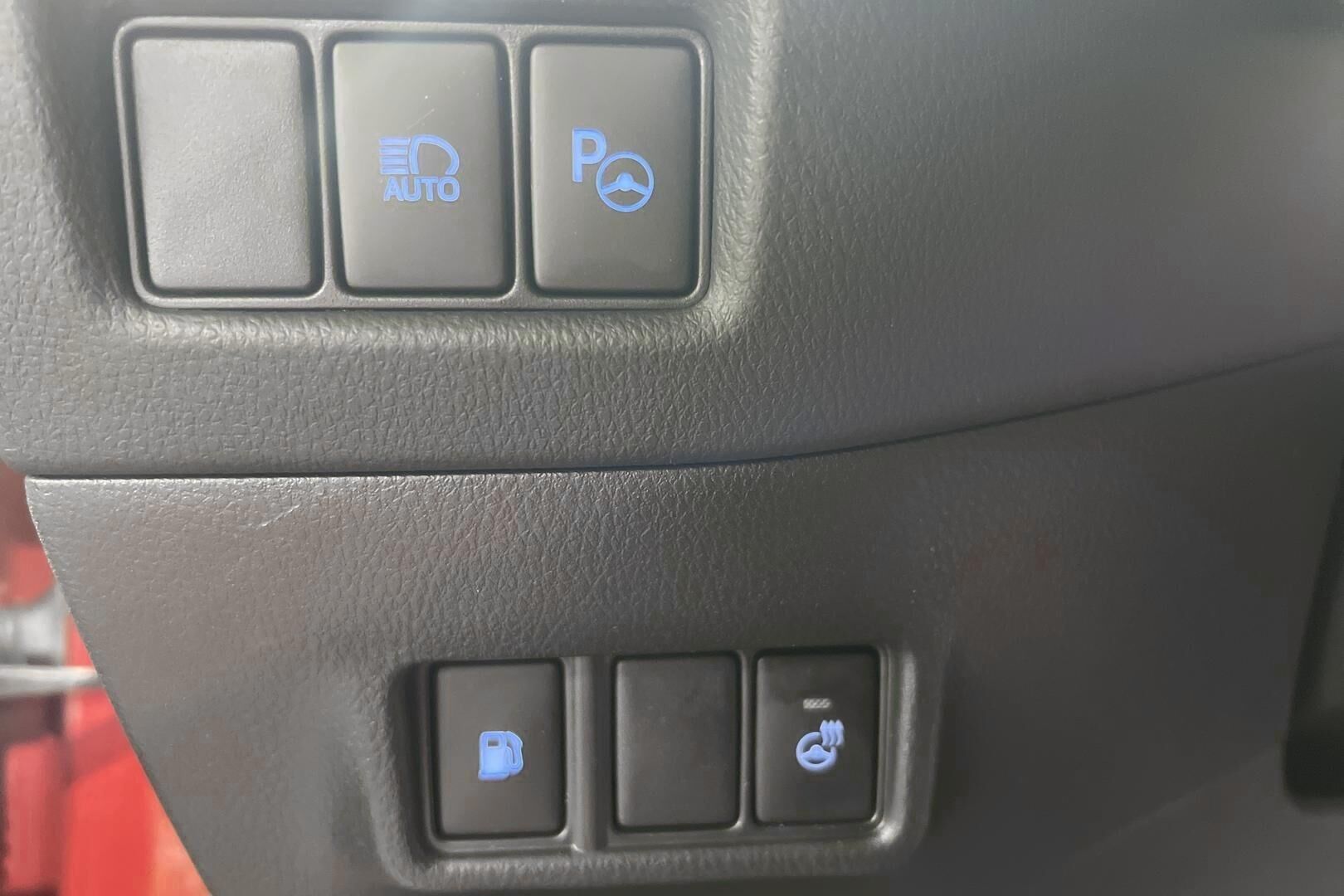 Toyota C-HR iso kuva 15
