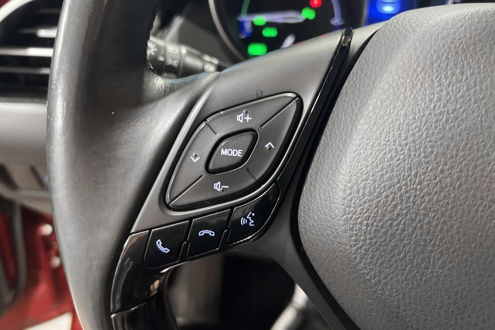 Toyota C-HR iso kuva 16
