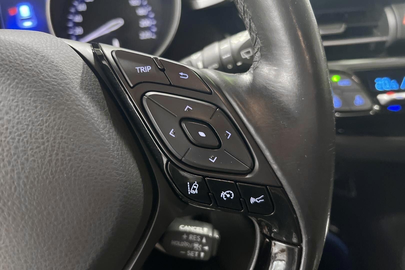 Toyota C-HR iso kuva 17