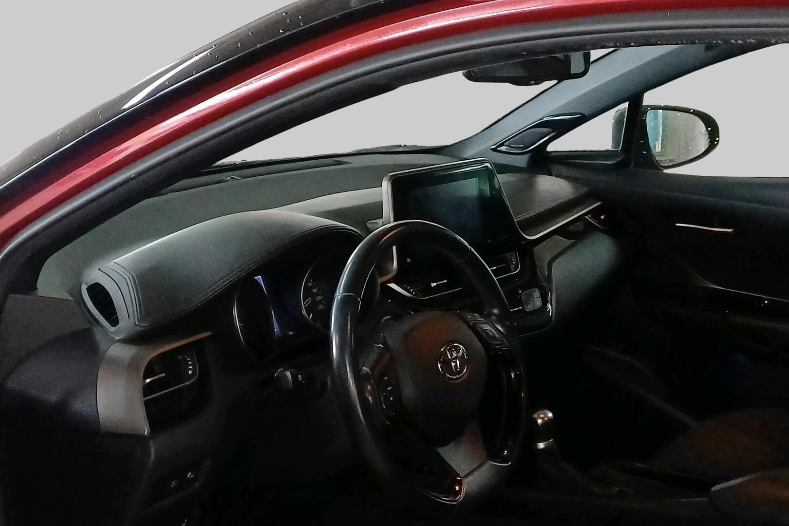 Toyota C-HR iso kuva 2