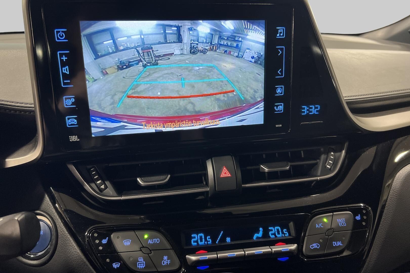 Toyota C-HR iso kuva 20
