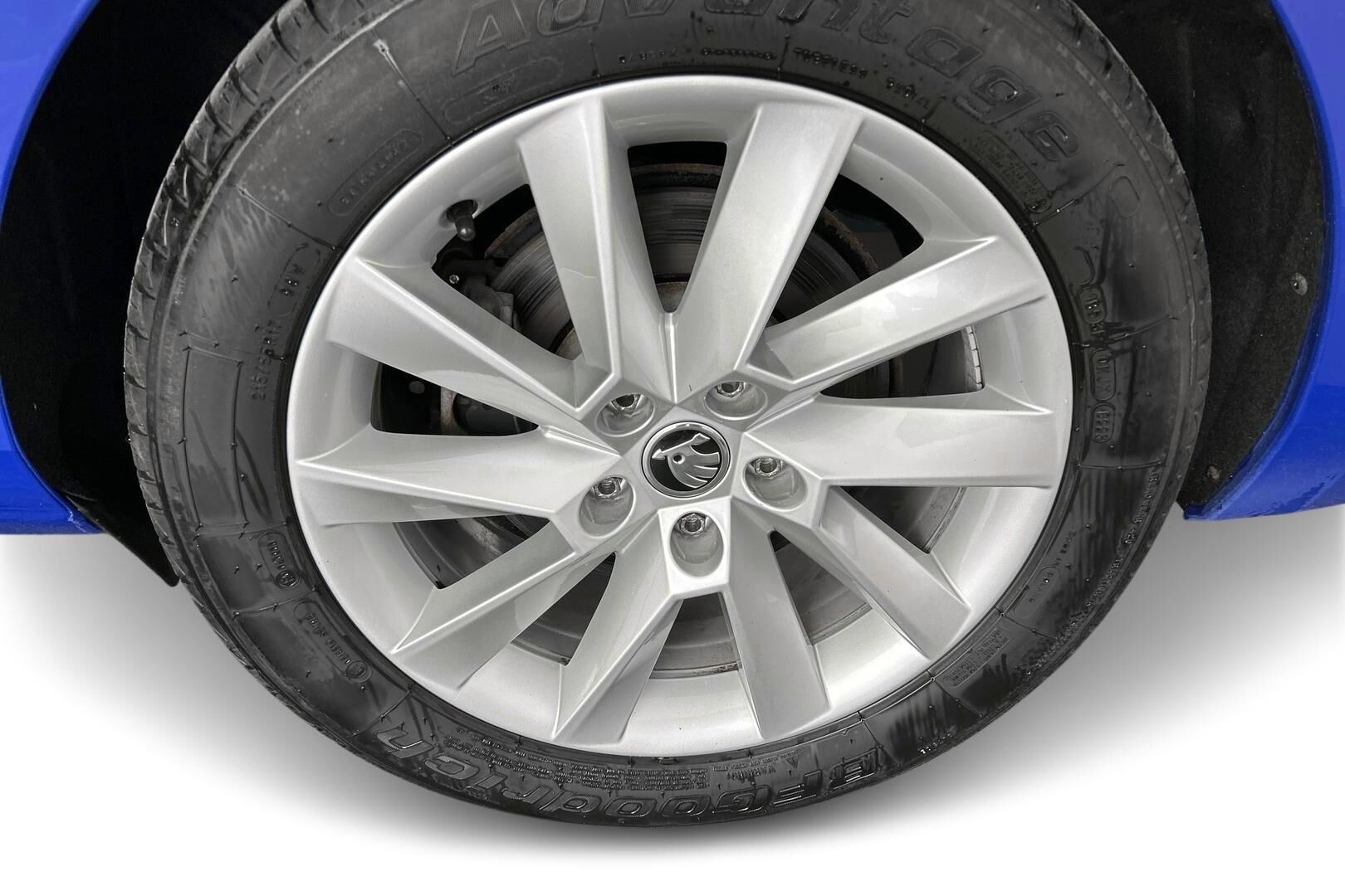 Skoda Superb iso kuva 10