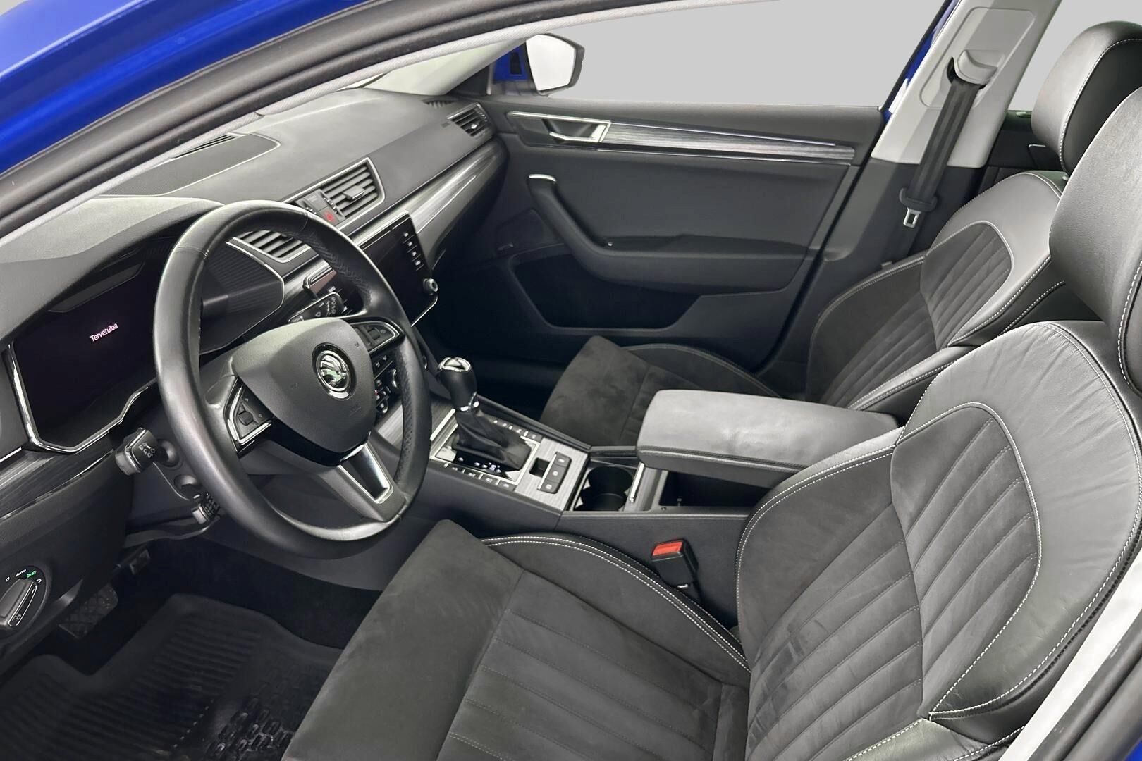 Skoda Superb iso kuva 11