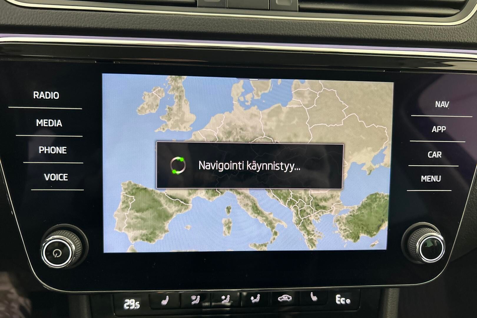 Skoda Superb iso kuva 12