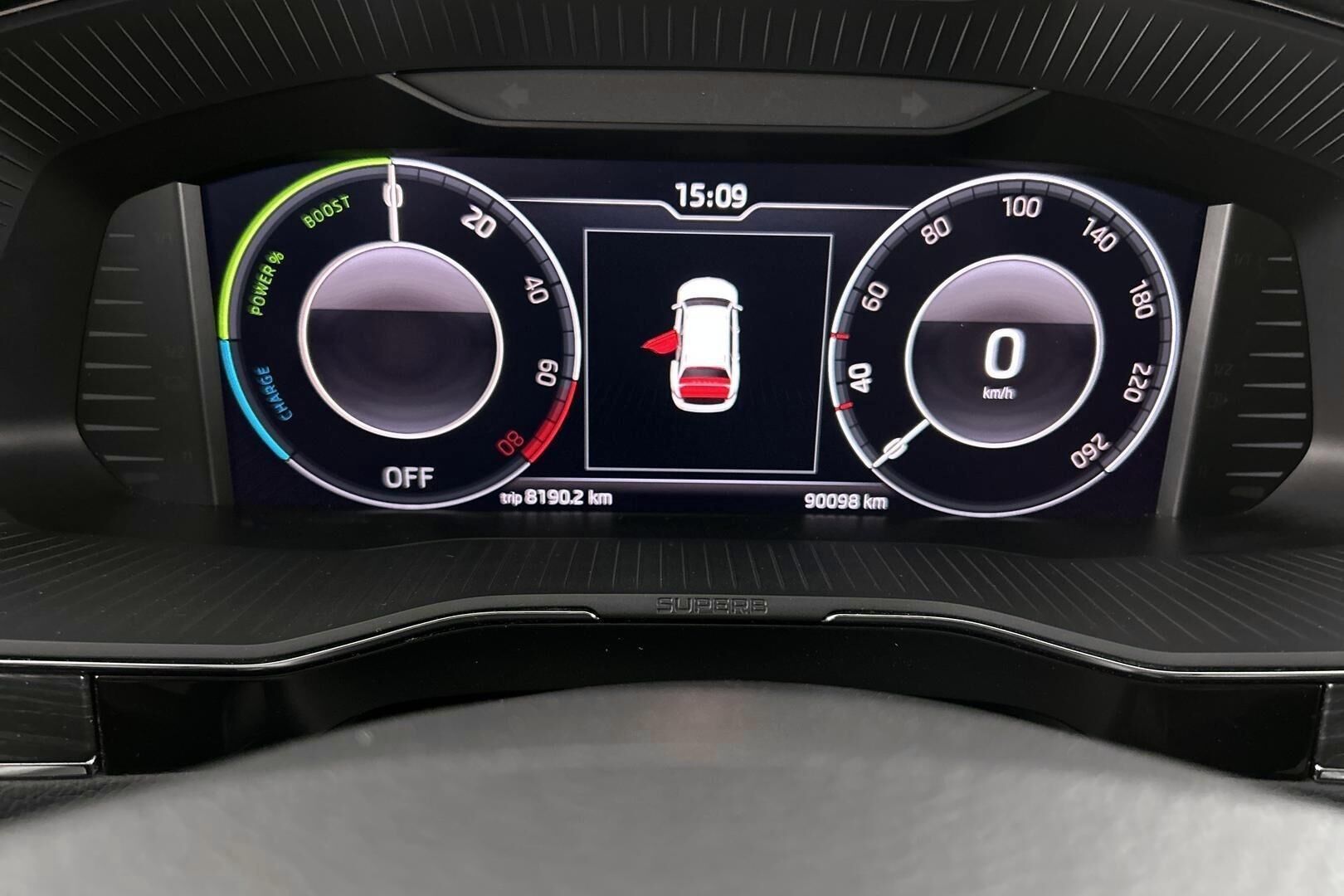 Skoda Superb iso kuva 13