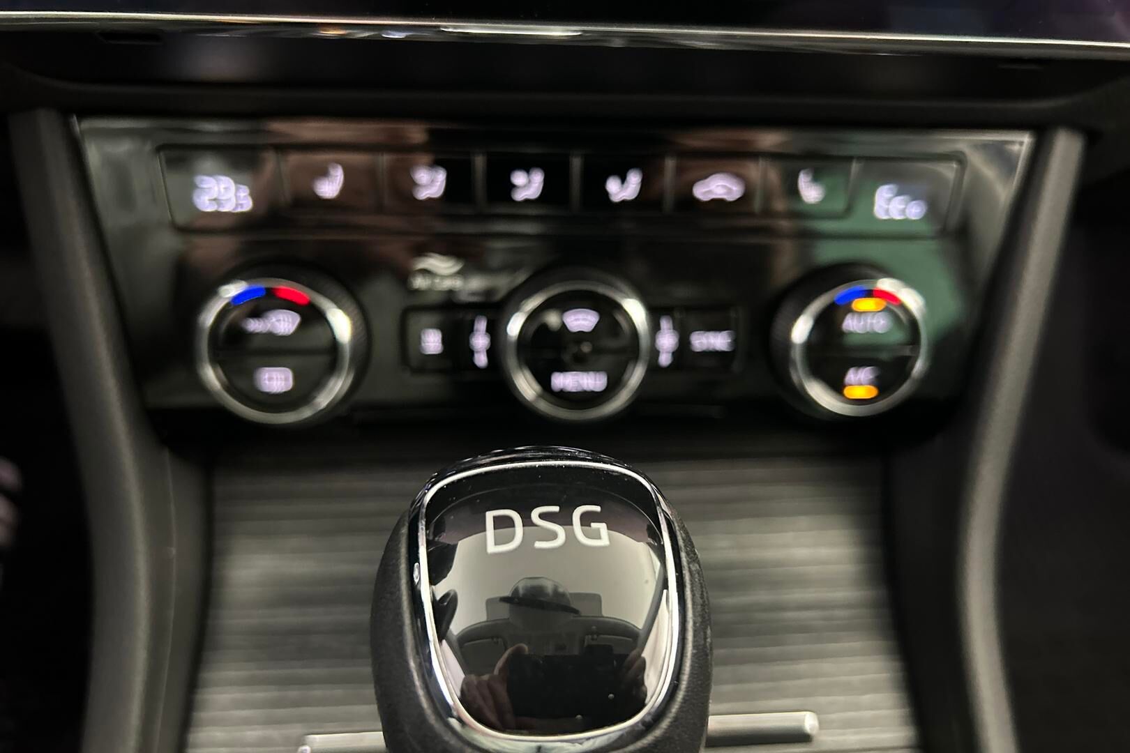 Skoda Superb iso kuva 16