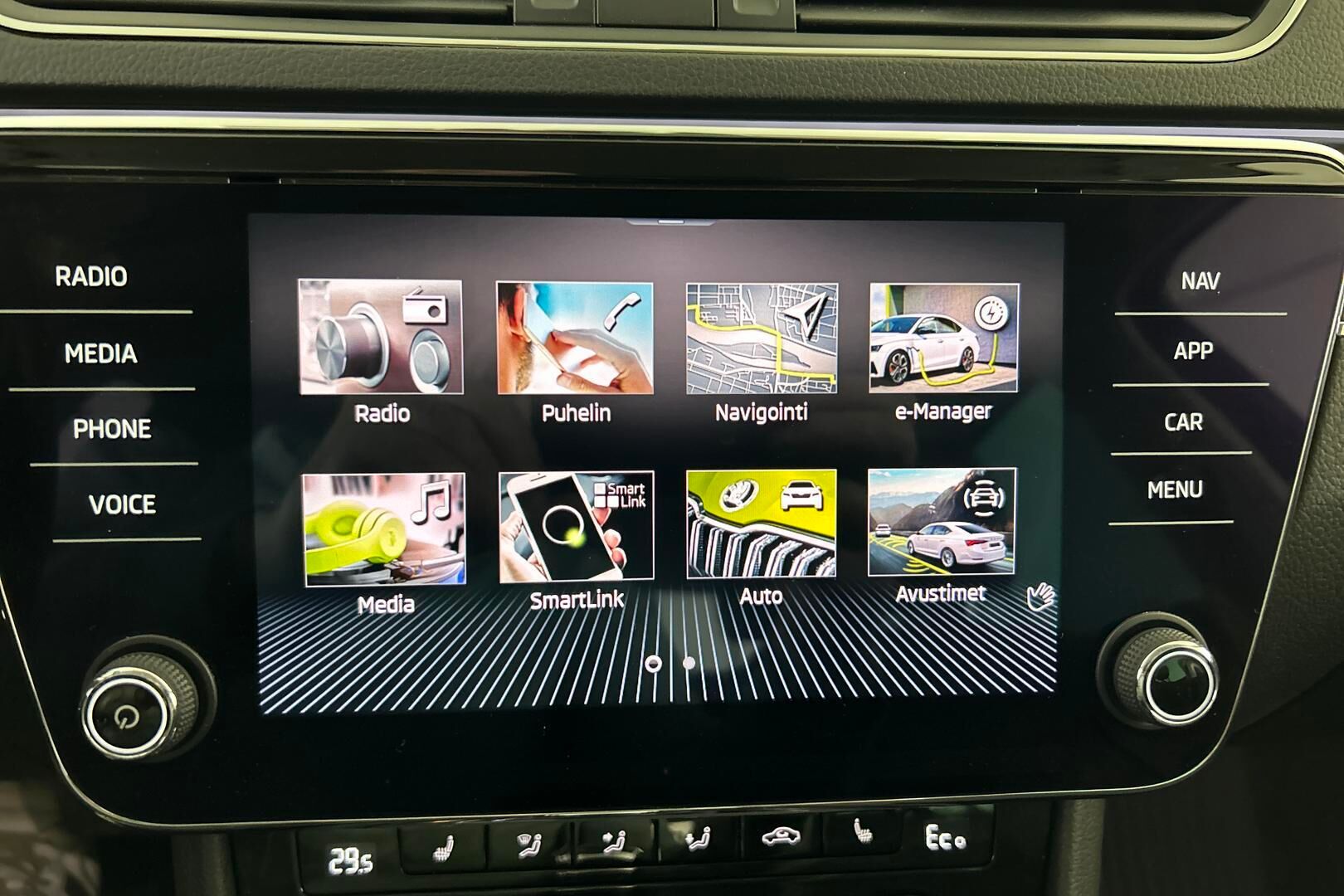 Skoda Superb iso kuva 17