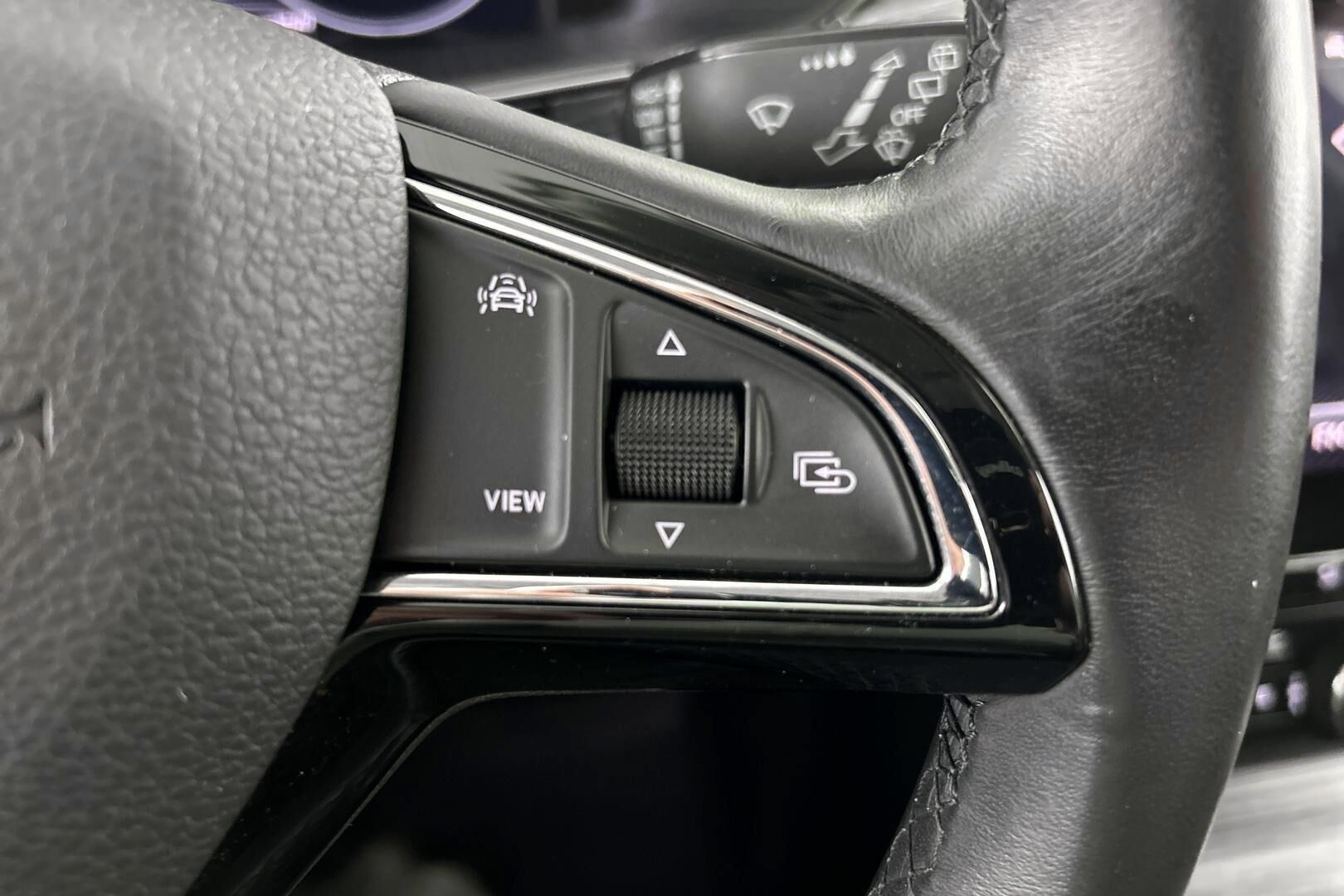Skoda Superb iso kuva 22