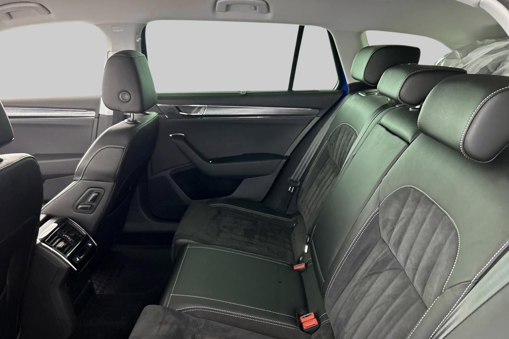Skoda Superb iso kuva 7