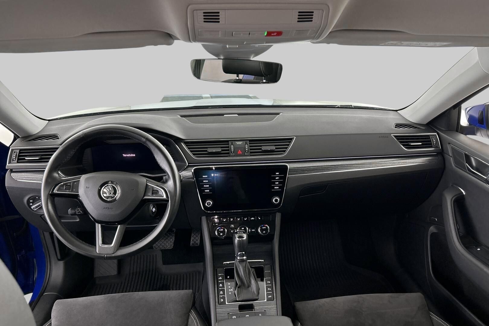 Skoda Superb iso kuva 8