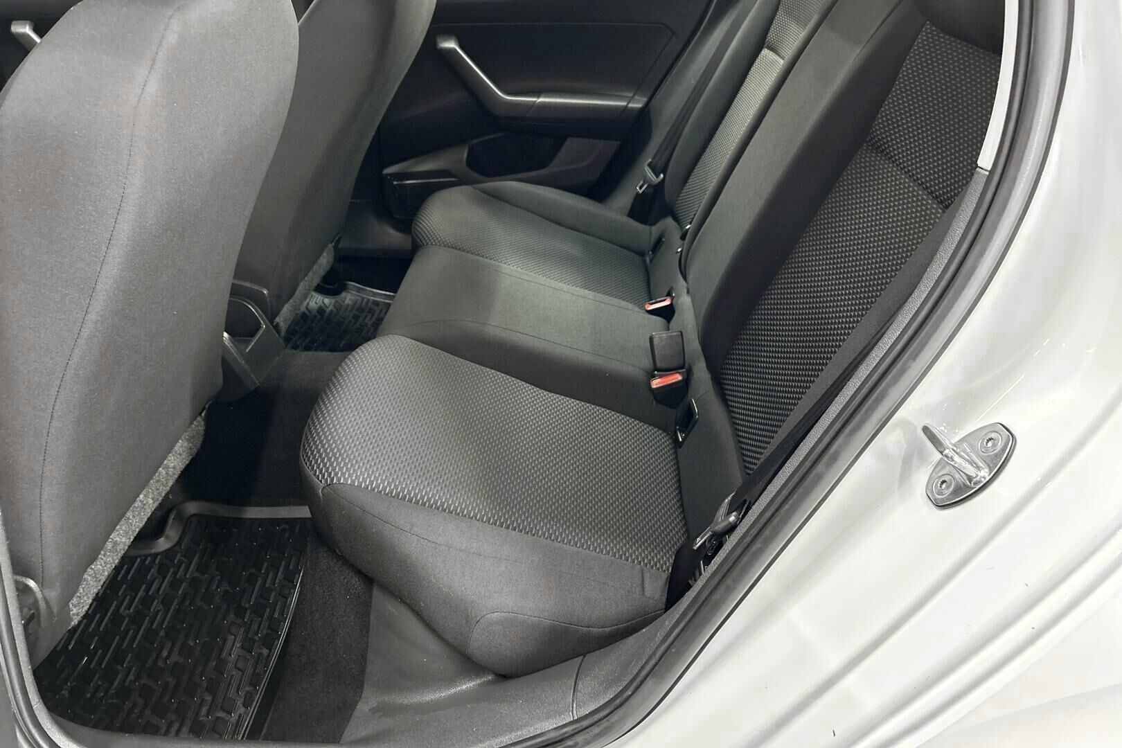 Volkswagen Polo iso kuva 10