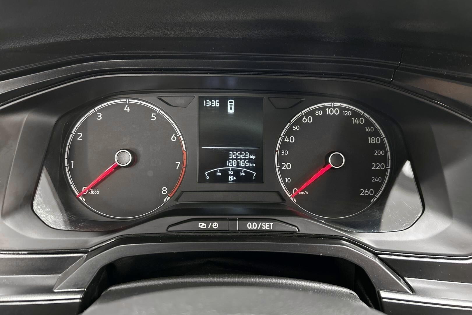 Volkswagen Polo iso kuva 14